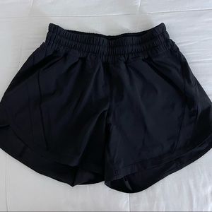 Lululemon track that MR lined short 5”